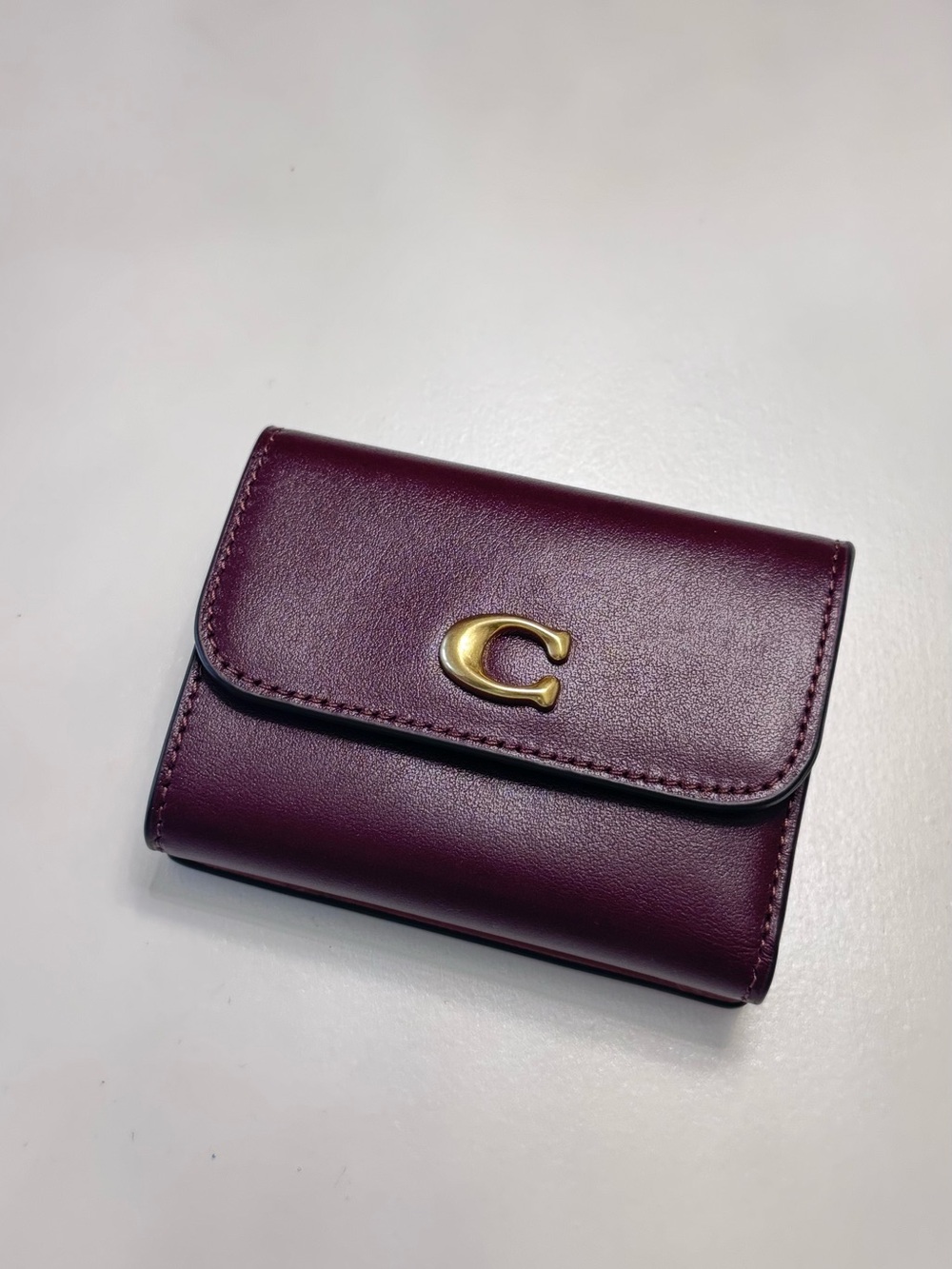 Coach Essential Cardholder Leather Wallet in Colorblock Merlot